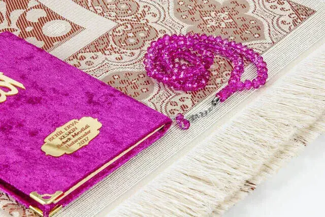 10 Pieces Special Gift Set - Velvet Covered Yasin Book - Pocket Size - Name Plate - Prayer Rug - Rosary - Boxed - Fuchsia - 3