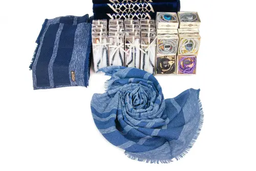 20 Kişilik Hac ve Umre Hediyelik Kadife Seccade Seti – Lacivert - 4