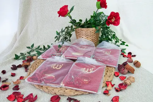 5 Adet Keseli Tesbihli İsim Baskılı Kadife Kaplı Yasin Mevlüt Kitabı Seti Hediyesi Kırmızı - ihvanonline (1)