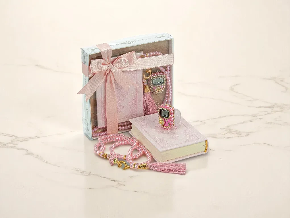 Sevdikleriniz İçin En Doğru Manevi Hediyeyi Seçin: Hediyelik Kuranı Kerim Setleri Rehberi