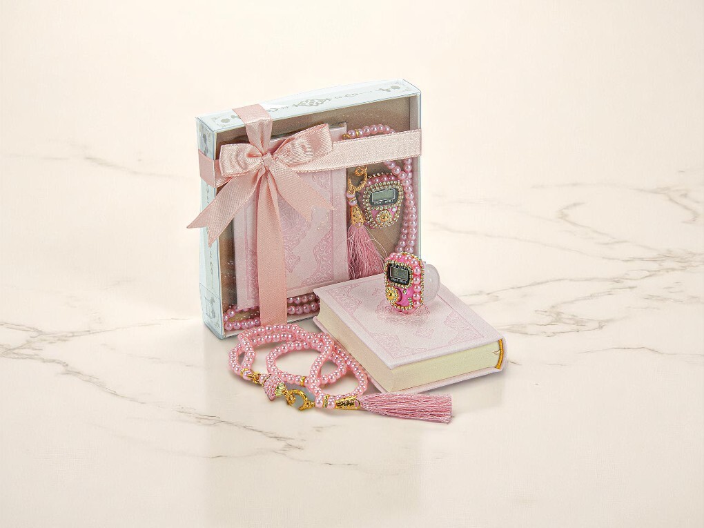 Sevdikleriniz İçin En Doğru Manevi Hediyeyi Seçin: Hediyelik Kuranı Kerim Setleri Rehberi