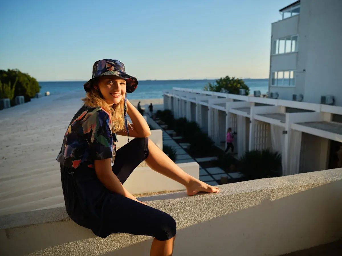 Alfasa Şapkalı Crop Görünümlü Yarım Kol Yarı Kapalı Tesettür Mayo Taytlı 26711-26 Lacivert - 10