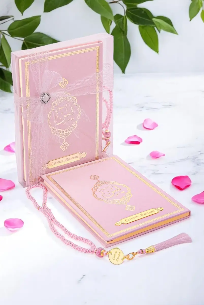 Anneler Günü Hediyesi Kutulu Kişiye Özel İsimli Tesbih Ciltli Yasin Kitabı Seti Pembe - 1