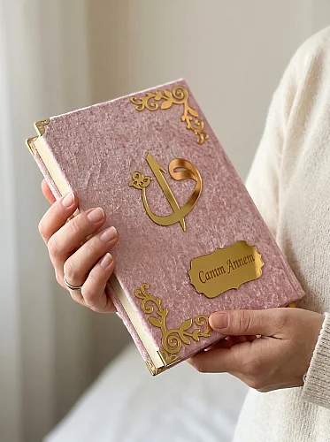 Anneler Gününe Özel Kuranı Kerim Seccade Seti Tesbihli Zikirmatikli Hediye Kutulu Pembe - ihvanonline (1)