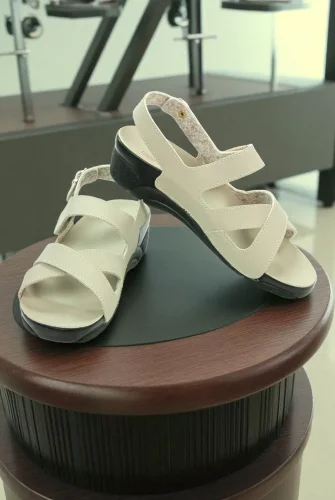 Ceyo Tokalı ve Cırt Cırtlı Ayarlanabilir Kadın Hac Umre Sandaleti Krem 