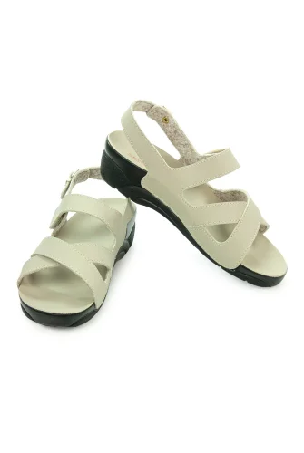 Ceyo Tokalı ve Cırt Cırtlı Ayarlanabilir Kadın Hac Umre Sandaleti Krem - Ceyo (1)