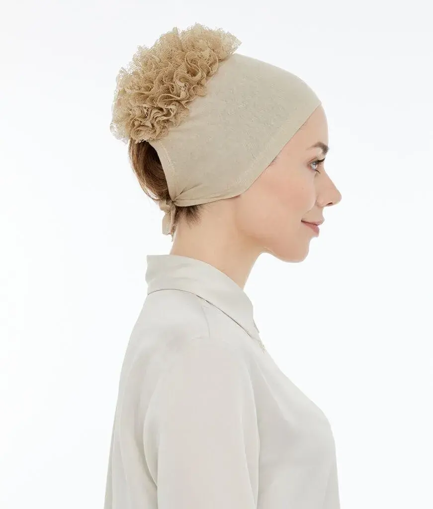 Dikişsiz Kaymaz Güpür Fırfırlı Bone Krem - 1