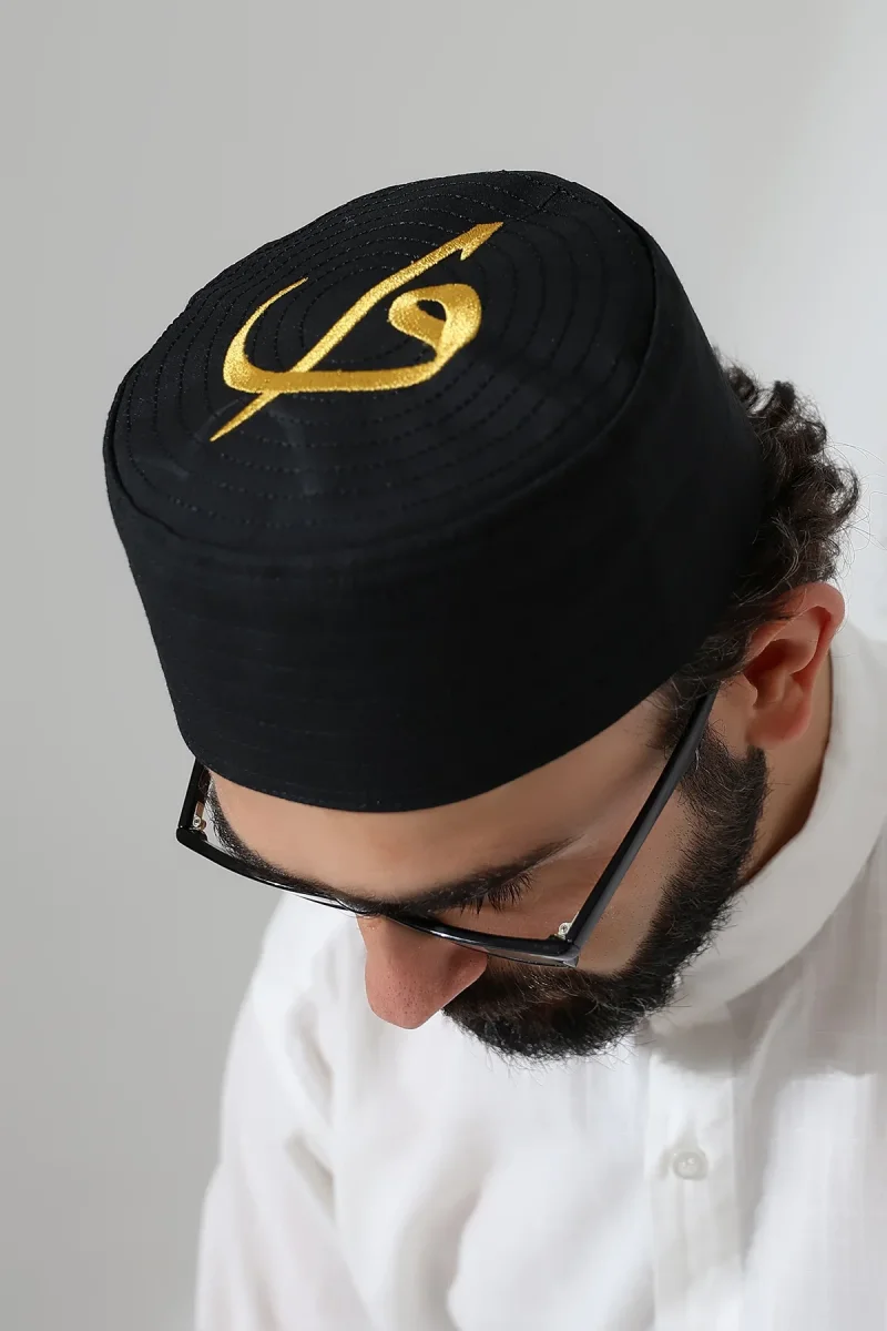 Elif Vav Nakışlı Kalıp Namaz Takkesi - Siyah - 1