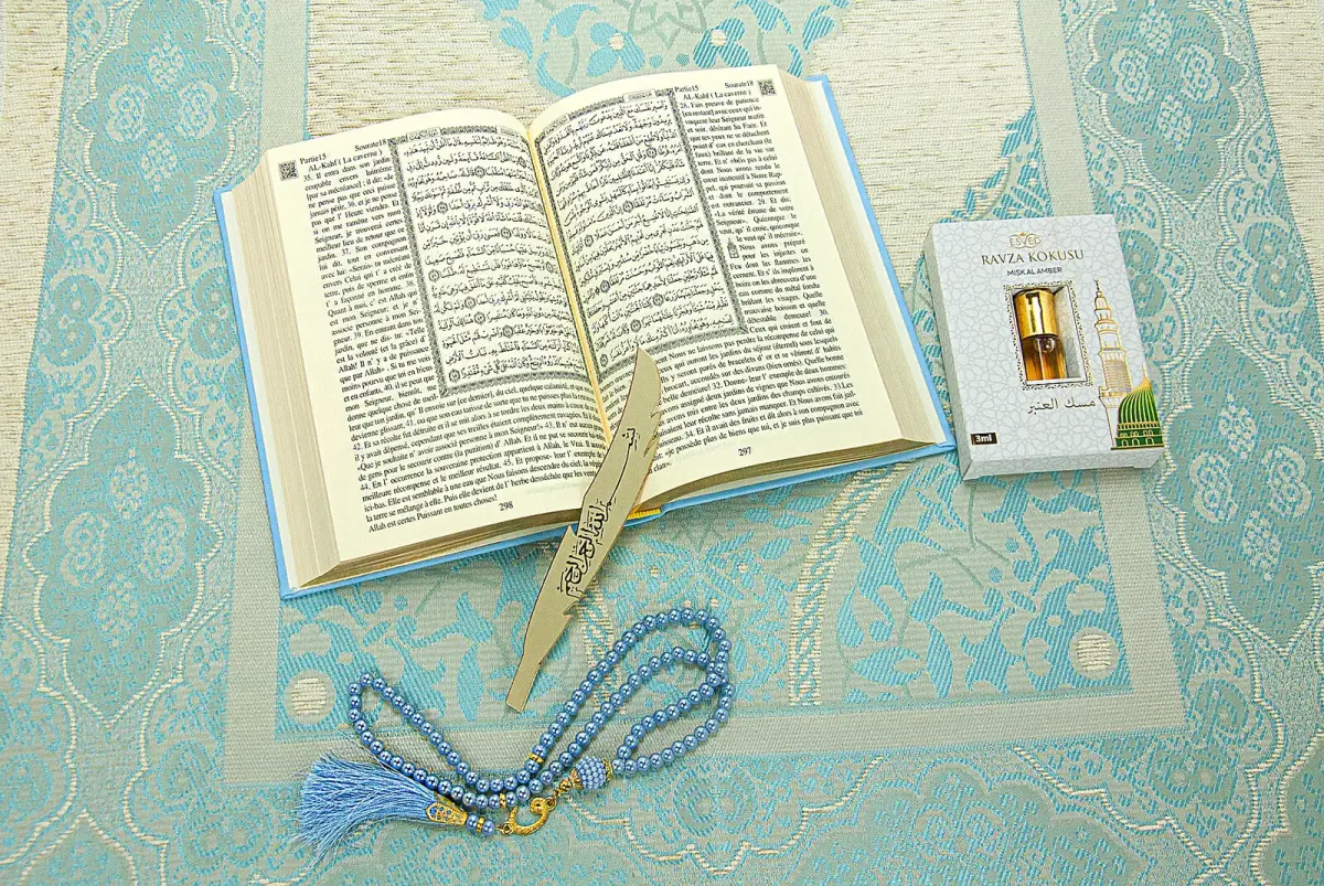 Fransızca Mealli Medine Hatlı Kuranı Kerim ve Seccade Seti Mavi - 4