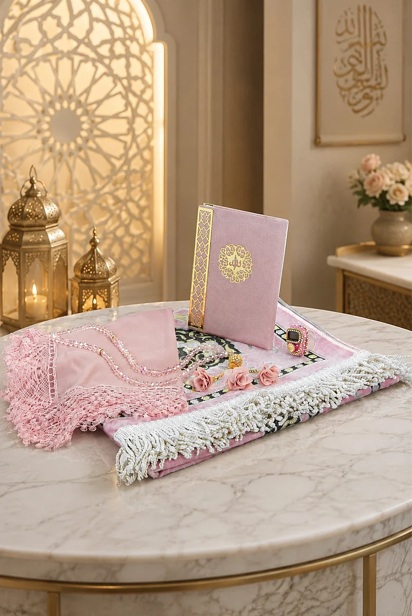 Gelin Damat Kadife Kaplı Kuranı Kerim Seccade Tesbih Takke Namaz Örtüsü Esans ve Kutulu İslami Hediye Seti - Siyah Pembe - 6