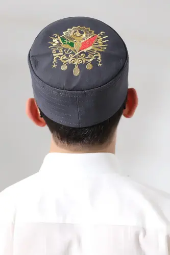 Gri Kapitone Osmanlı Arma Nakışlı Kalıp Namaz Takkesi - ihvanonline (1)