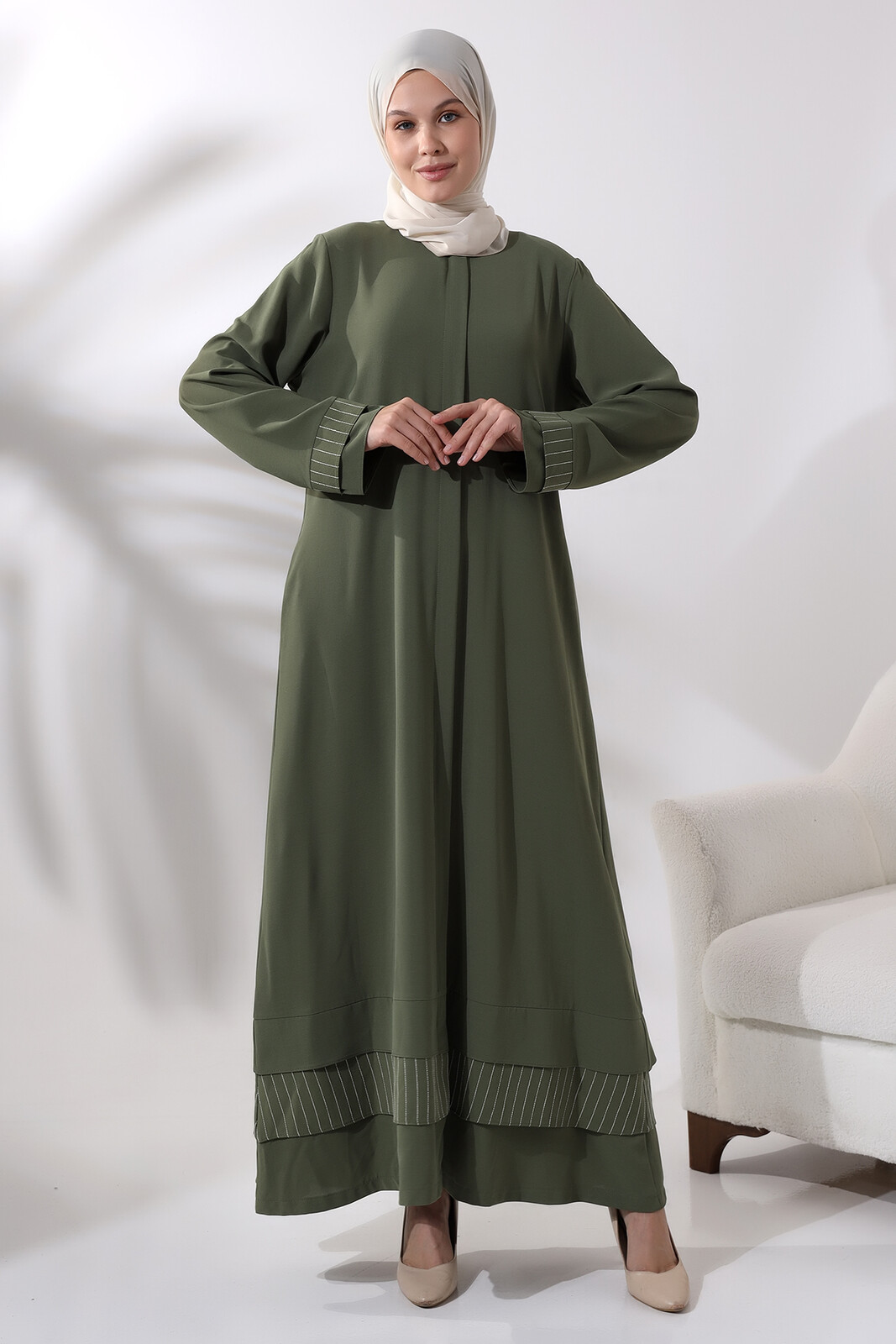 Haki Yarım Fermuarlı Kol ve Etek Ucu Çizgili Tesettür Ferace Elbise