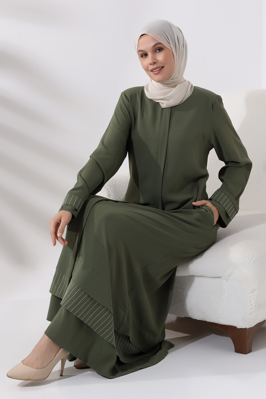 Haki Yarım Fermuarlı Kol ve Etek Ucu Çizgili Tesettür Ferace Elbise