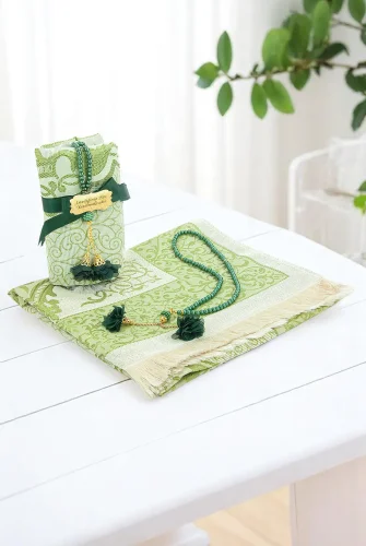 Hediyelik İsme Özel Tesbihli Seccade Seti Yeşil - ihvanonline (1)