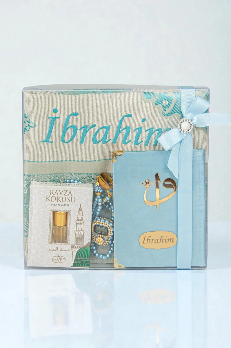 Hediyelik Kişiye Özel İsimli Seccade Seti - Yasin Kitabı, Tesbih, Zikirmatik, Esans - Mavi - 2