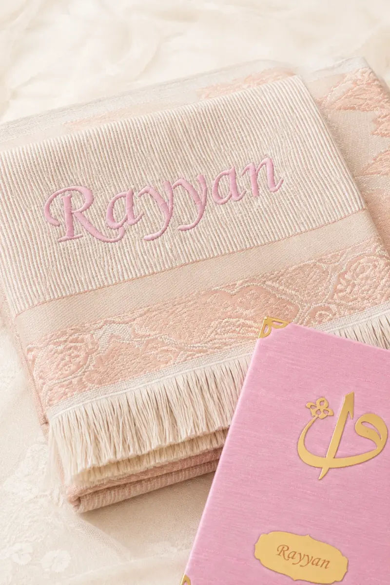 Hediyelik Kişiye Özel İsimli Seccade Seti - Yasin Kitabı, Tesbih, Zikirmatik, Esans - Pembe - 4