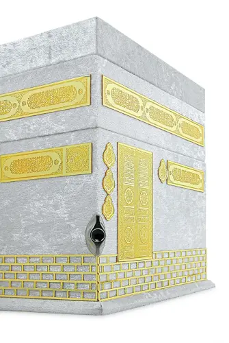 Hediyelik Kuran-ı Kerim, Eşarp, Tesbih ve Seccade Kabe Maketi Seti Beyaz - 8