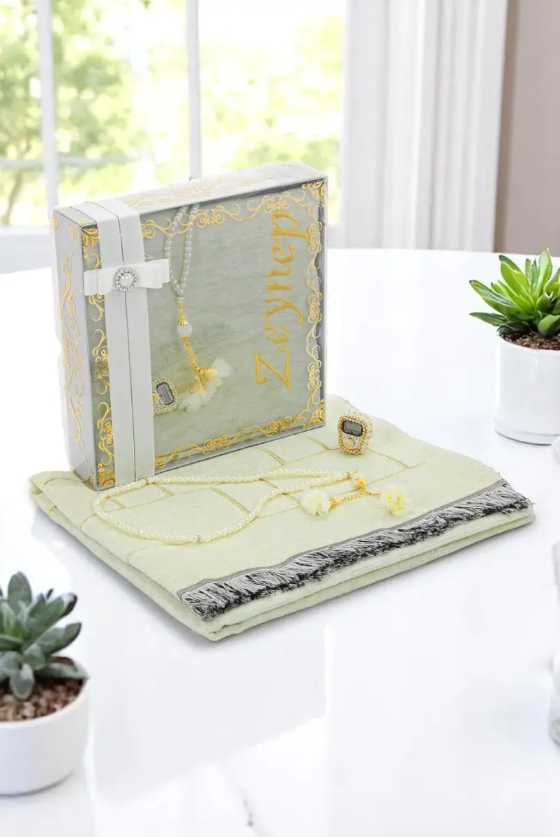 Hediyelik Kutulu Kişiye Özel Tesbih Zikirmatik İsimli Seccade Seti Krem - 1