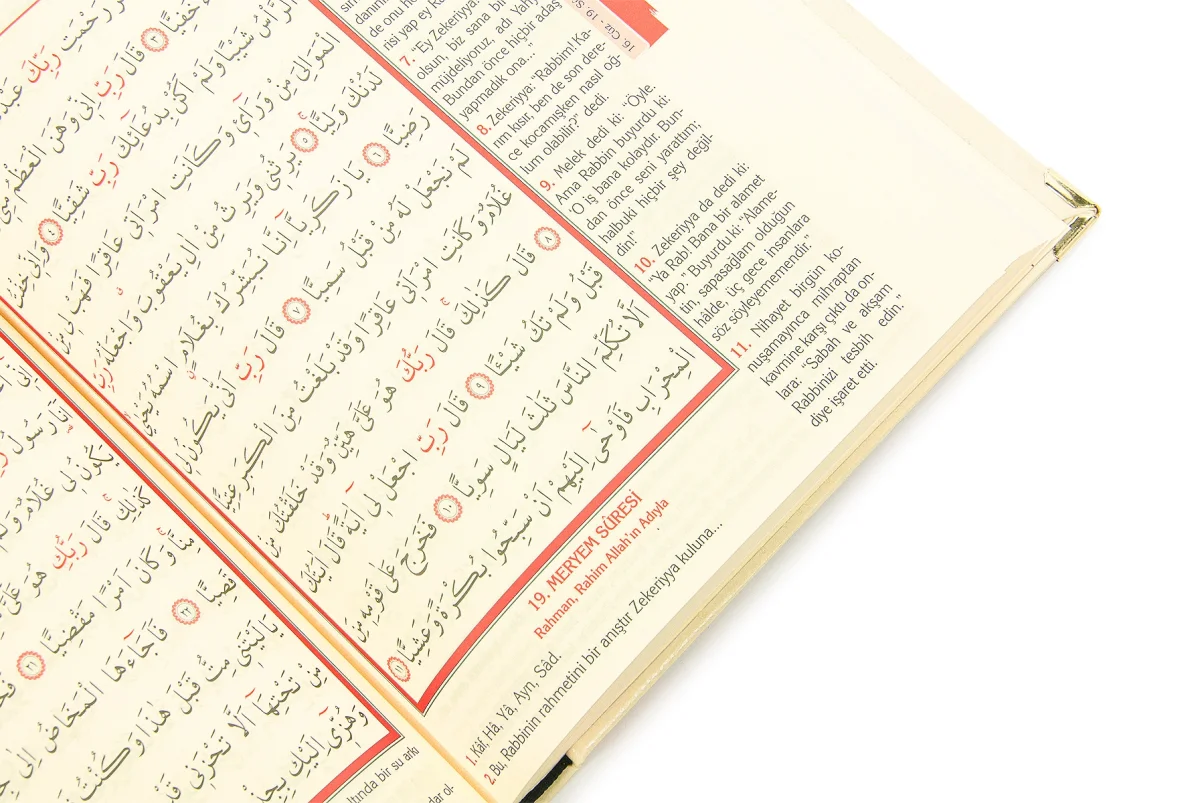 İsim Baskılı Ayet-el Kürsi Desenli Yaldızlı Deri Ciltli Türkçe Mealli Orta Boy Kuranı Kerim Mevlüt Hediyesi Krem - 4