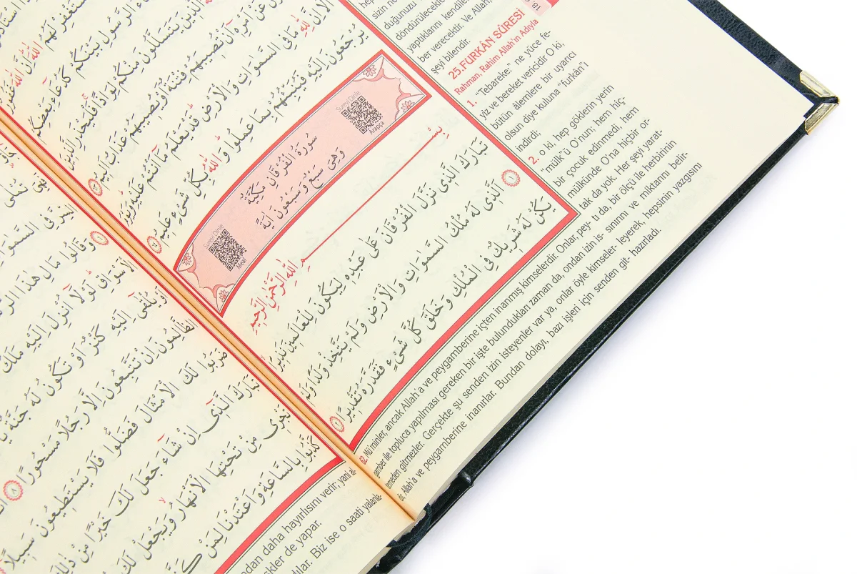 İsim Baskılı Ayet-el Kürsi Desenli Yaldızlı Deri Ciltli Türkçe Mealli Orta Boy Kuranı Kerim Mevlüt Hediyesi Siyah - 4