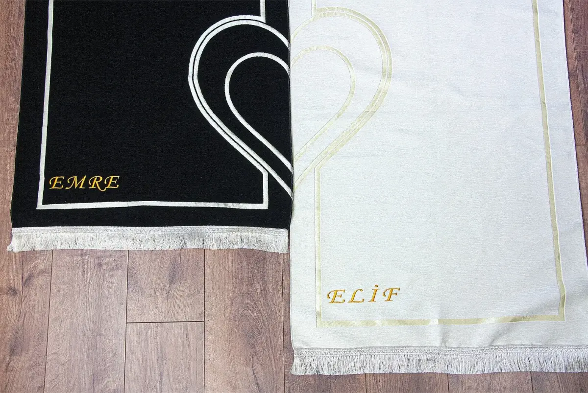 Kişiye Özel Çeyizlik İsimli Kalpli Seccade, Bohçalık Çeyizlik Namazlık Set Siyah Krem Siyah Krem - 2
