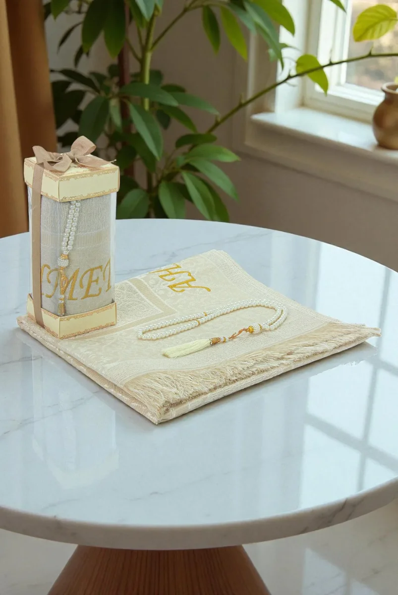 İsme Özel Çeyizlik Seccade Seti Hediyelik Özel Kutulu Krem - 1