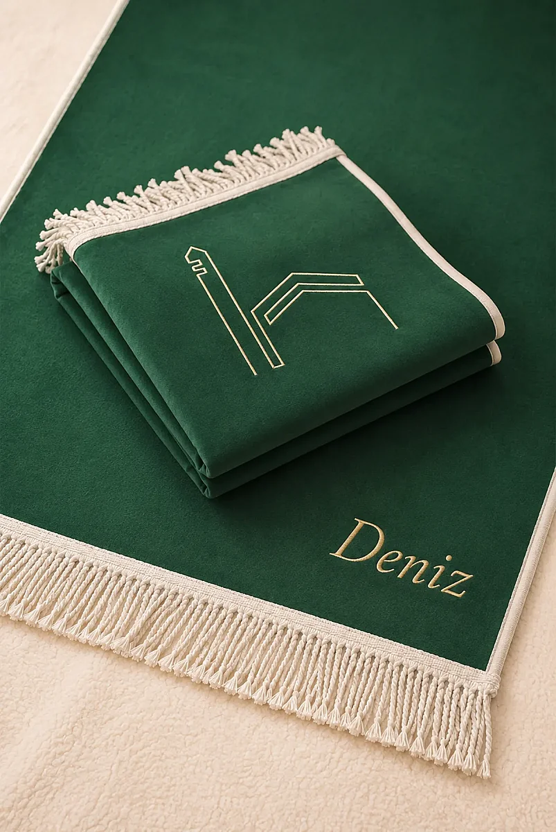 İsme Özel Kabe İşlemeli Lüks Kadife Seccade - Çeyizlik, Hac Umre Hediyelik Namazlık - Yeşil - 1