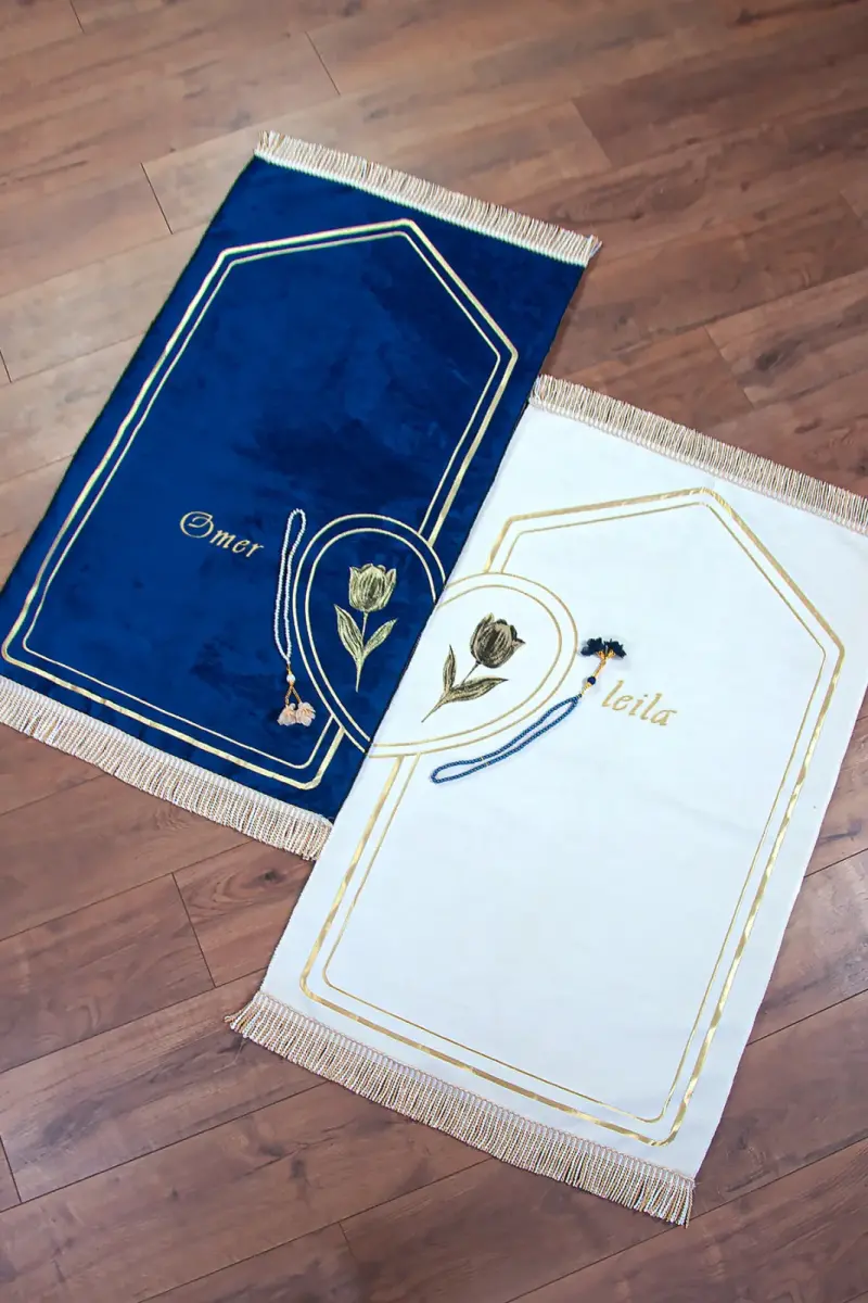 İsme Özel Nakışlı Çiftler İçin Kalpli Yumuşak Dokulu Şönil Seccade Seti Mavi Krem - 2