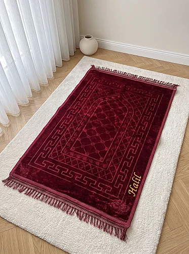 İsme Özel Nakışlı Hediyelik Yumuşak Kadife Dokulu Mihrap Desenli Peluş Seccade Bordo - 6