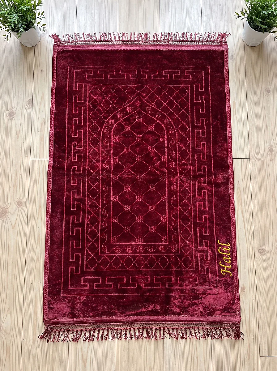 İsme Özel Nakışlı Hediyelik Yumuşak Kadife Dokulu Mihrap Desenli Peluş Seccade Bordo - 3