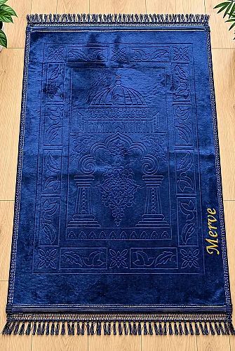 İsme Özel Nakışlı Hediyelik Yumuşak Kadife Dokulu Mihrap Desenli Peluş Seccade Lacivert - 3