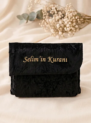 İsme Özel Nakışlı Kadife Keseli Çantalı ve Tesbihli Kuranı Kerim Seti – Siyah - ihvanonline (1)