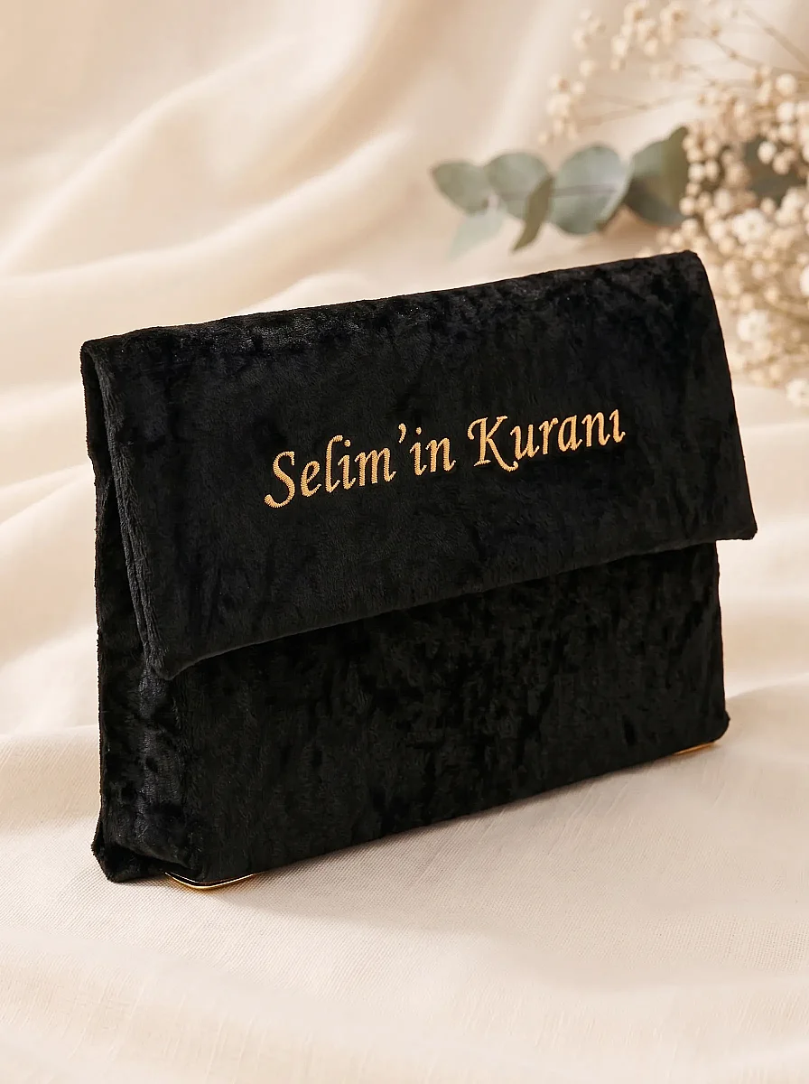 İsme Özel Nakışlı Kadife Keseli Çantalı ve Tesbihli Kuranı Kerim Seti – Siyah - 5