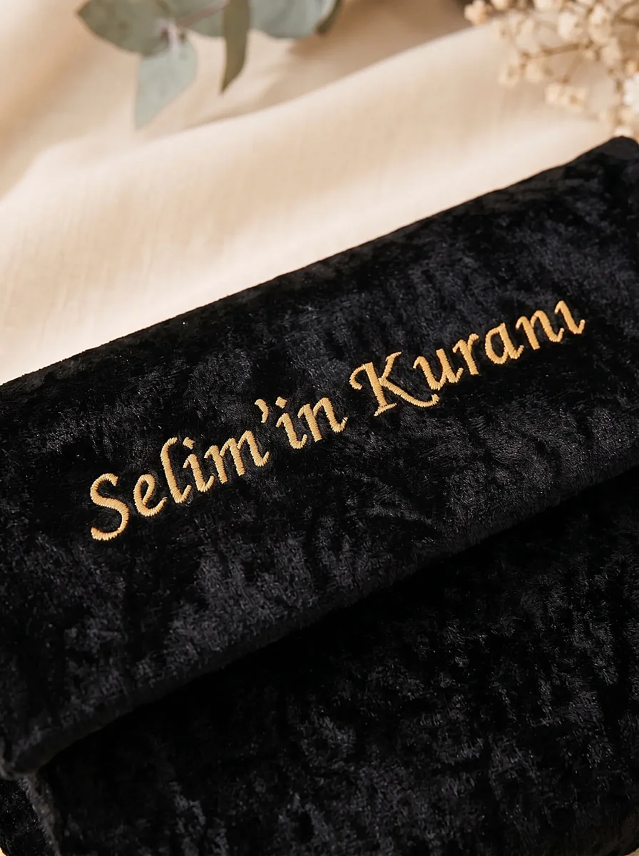 İsme Özel Nakışlı Kadife Keseli Çantalı ve Tesbihli Kuranı Kerim Seti – Siyah - 8