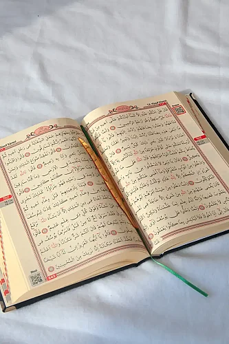 İsme Özel Nakışlı Kadife Keseli Çantalı ve Tesbihli Kuranı Kerim Seti – Siyah - 9