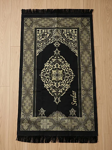 İsme Özel Nakışlı Özel Kabe Kutulu Çeyizlik Hediyelik Seccade ve İsimli Tesbih Seti Siyah - 3