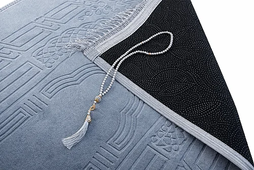 İsme Özel Yumuşak Kadife Dokulu Mihrap Desenli Peluş Seccade Gri - 4