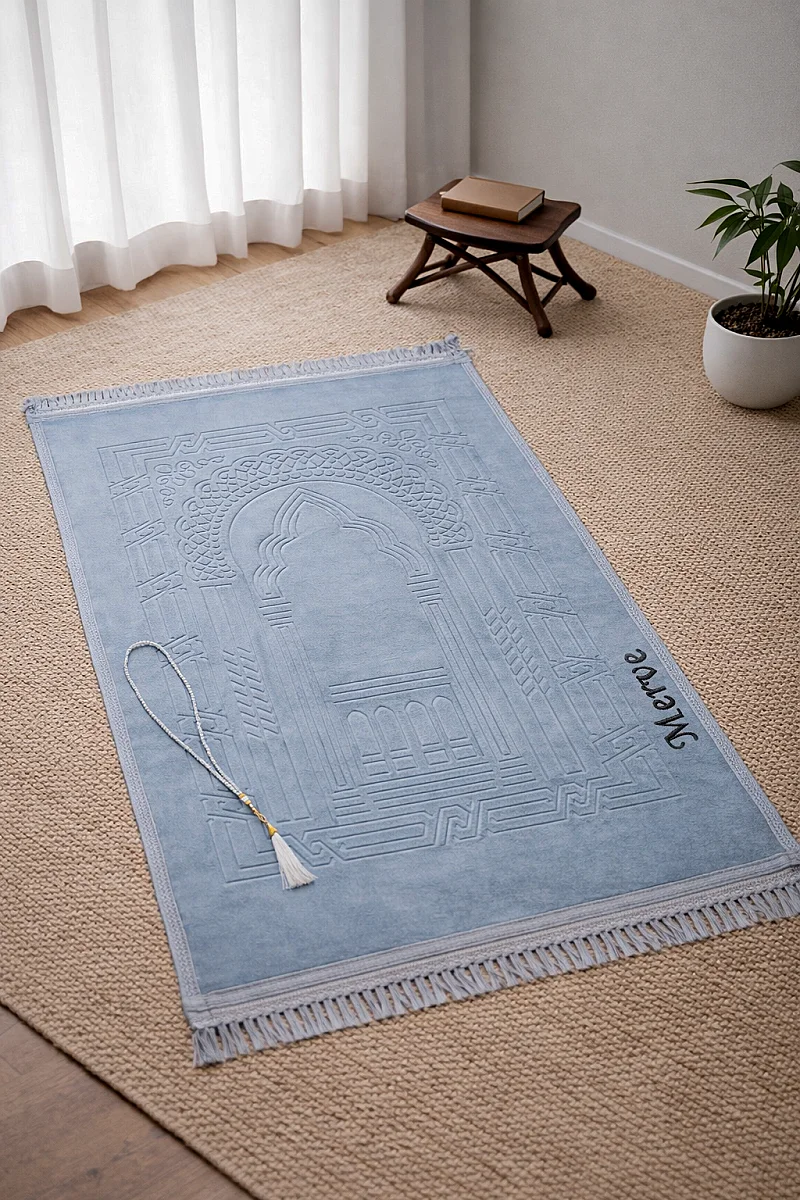 İsme Özel Yumuşak Kadife Dokulu Mihrap Desenli Peluş Seccade Gri - 1