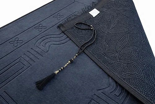 İsme Özel Yumuşak Kadife Dokulu Mihrap Desenli Peluş Seccade Siyah - 4