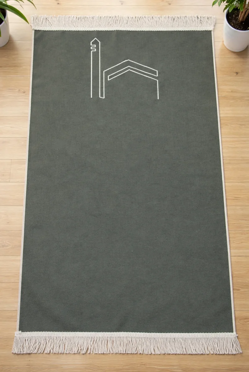 Kabe İşlemeli Lüks Kadife Seccade - Çeyizlik, Hac ve Umre Hediyelik Namazlık - Haki Yeşil - 1