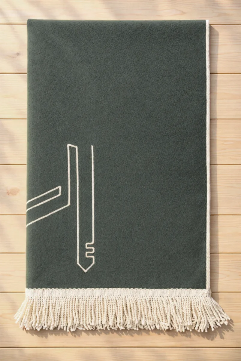 Kabe İşlemeli Lüks Kadife Seccade - Çeyizlik, Hac ve Umre Hediyelik Namazlık - Haki Yeşil - 3