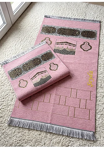 Kabe Motifli Şönil Nakış İşlemeli İsimli Seccade - Pembe 