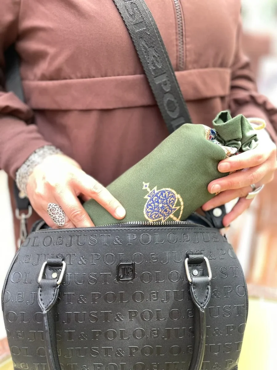 Kadife İpek Dokulu Keseli Mihrap Desenli Seccade - 62x110 cm, Pratik ve Taşınabilir - IPK05 - 3