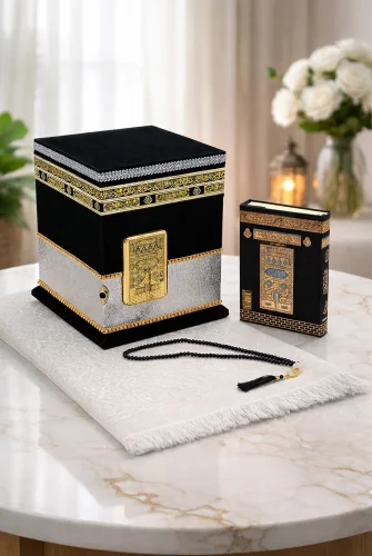 Kadife Kaplı Taş Detaylı Kabe Konseptli Maket, Hafız Boy Kuranı Kerim, Tespih ve Seccade Hediyelik Set - 1