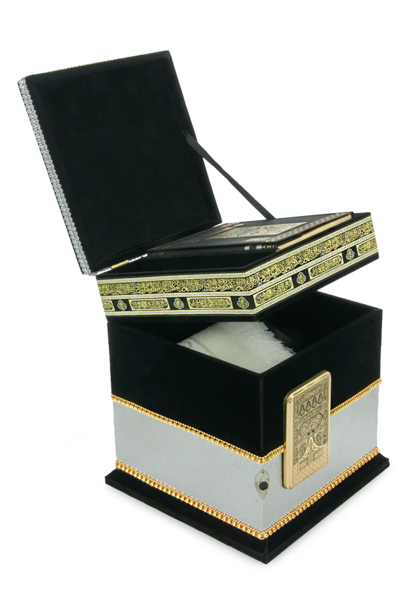 Kadife Kaplı Taş Detaylı Kabe Konseptli Maket, Hafız Boy Kuranı Kerim, Tespih ve Seccade Hediyelik Set - 2