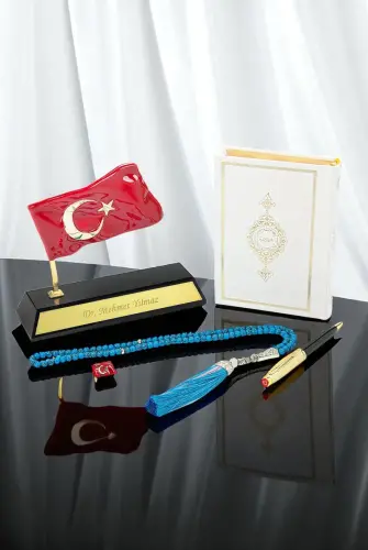  Kişiye Özel Ofis Masaüstü Türk Bayraklı İsimlik, Kuranı Kerim, Kalem, Rozet ve Tesbih Kurumsal Hediyelik Set - ihvanonline (1)