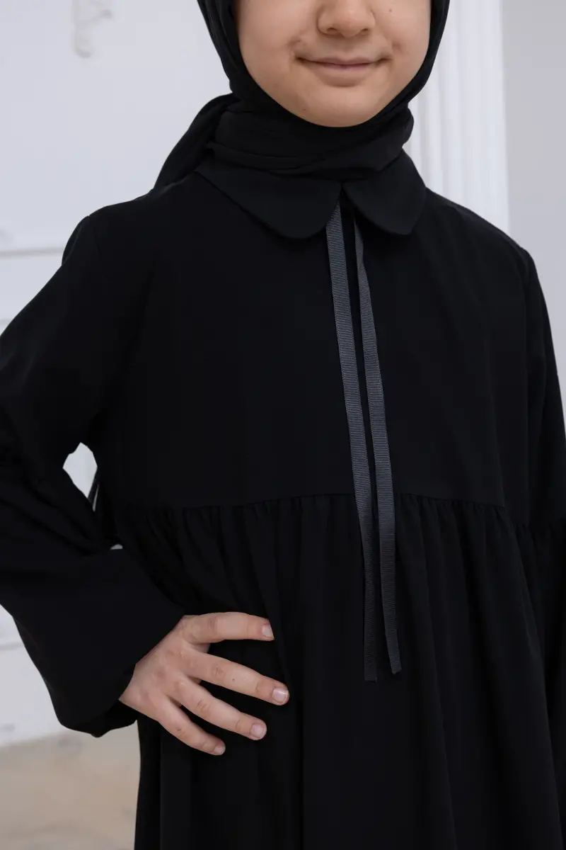 Kız Çocuk Pamuklu Tam Boy Tesettür Elbise Bebe Yaka Bağcıklı Kolu Lastikli - Siyah - 7