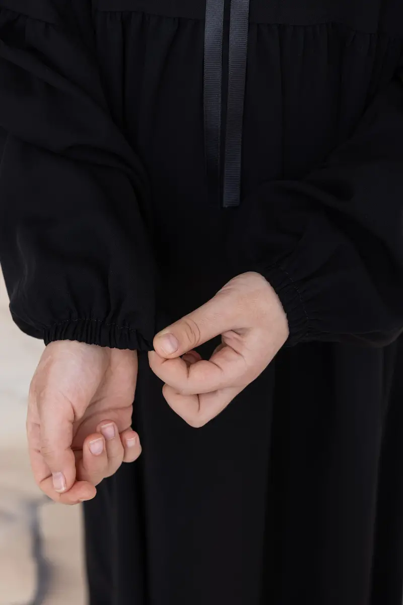 Kız Çocuk Pamuklu Tam Boy Tesettür Elbise Bebe Yaka Bağcıklı Kolu Lastikli - Siyah - 8