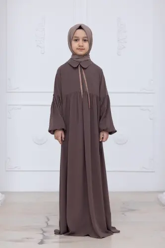 Kız Çocuk Pamuklu Tam Boy Tesettür Elbise Bebe Yaka Bağcıklı Kolu Lastikli - Vizon 