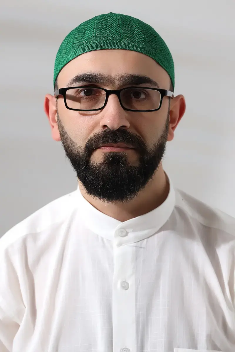 Knitted Prayer Skull with Green Sapphire Lace Detail - 6